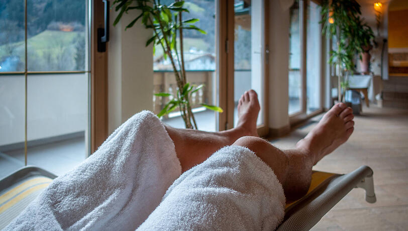 Im Bademantel soll man eigentlich im Spa entspannten. Das tat ein Mann in Bayern auch, ergriff dann aber die Flucht &ndash; ohne zu zahlen.