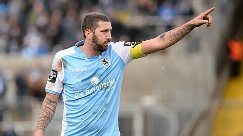 Sascha Mölders bleibt mindestens ein weiteres Jahr beim TSV 1860.