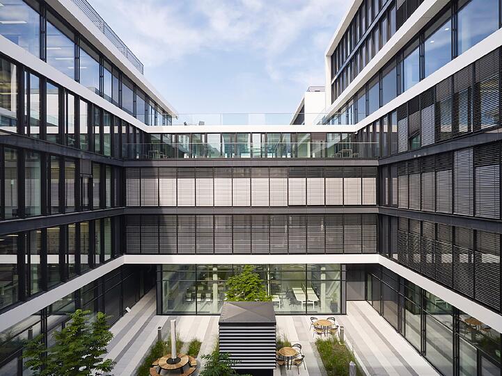 Der Innenhof der neuen Microsoft-Unternehmenszentrale in Schwabing