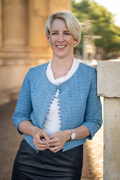 In ihrer Funktion als Zweite Bürgermeisterin ist Katrin Habenschaden Vorsitzende der Ausschüsse für Bau, Arbeit und Wirtschaft, Kultur, Klima und Umwelt sowie Mobilität. In ihrer Funktion als Zweite Bürgermeisterin ist Katrin Habenschaden Vorsitzende der Ausschüsse für Bau, Arbeit und Wirtschaft, Kultur, Klima und Umwelt sowie Mobilität.