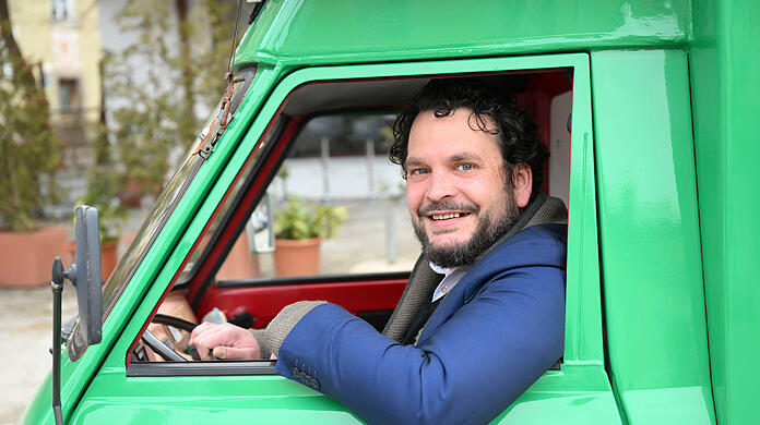 Auch mithilfe seiner grünen Wahlkampf-Ape will André Hermann (43) den Münchner Osten für die Grünen gewinnen.