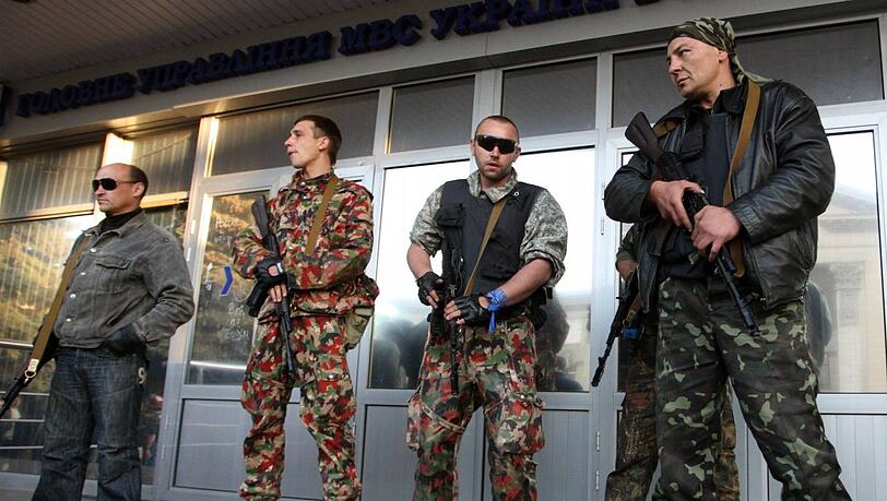 Auf wen hören sie - wenn überhaupt? Separatisten in Lugansk. Auf wen hören sie - wenn überhaupt? Separatisten in Lugansk.