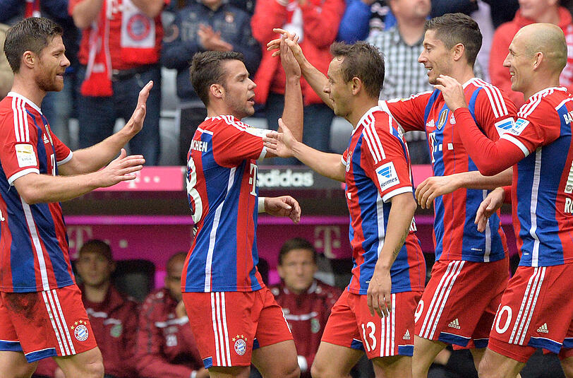 Der FC Bayern feiert gegen Hannover 96 einen 4:0-Sieg.