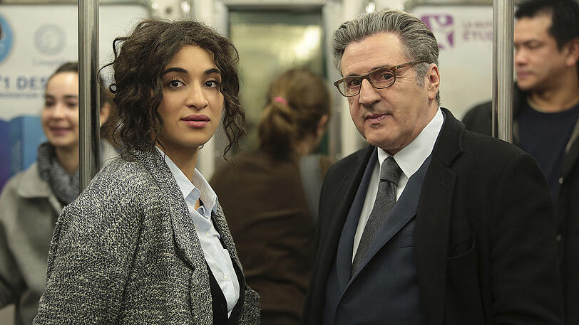 Der arrogante Professor (Daniel Auteuil) und seine liebste Feindin, die Studentin Neila (Camélia Jordana) werden für ein Projekt zusammengespannt - mit Spannungen. Hier sind sie bei einem "Praxistest" in der Pariser U-Bahn.