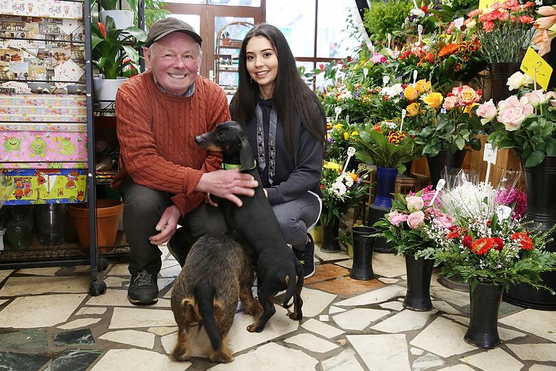 Mit Hunden und Enkelin Samara.