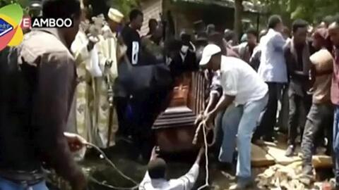 Das Videostandbild zeigt die Beerdigung des Sängers Hachalu Hundessa.