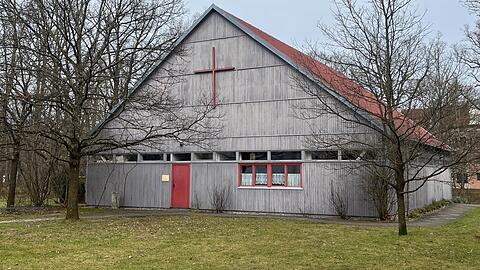 Die Kuratiekirche Maria Königin der Märtyrer in der Giesinger Ami-Siedlung: Sie hat seit sieben Jahren keine Genehmigung mehr. Das ist aber erst an Weihnachten aufgefallen.
