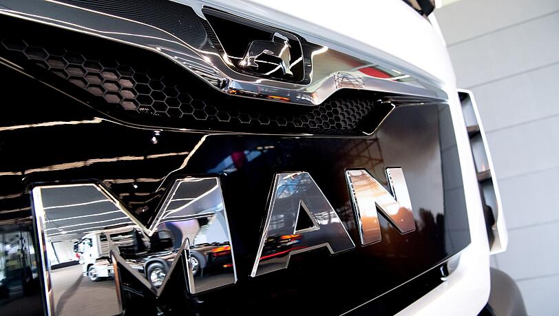 Mehr als 2.100 Beschäftigte arbeiten nach Gewerkschaftsangaben im MAN-Werk in Salzgitter. Auch für sie gibt es nun eine Zukunftsperspektive. (Archivbild) Mehr als 2.100 Beschäftigte arbeiten nach Gewerkschaftsangaben im MAN-Werk in Salzgitter. Auch für sie gibt es nun eine Zukunftsperspektive. (Archivbild)