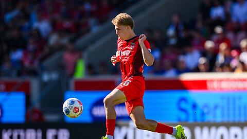 Behrens spielt künftig für den FC Augsburg. (Archivbild) Behrens spielt künftig für den FC Augsburg. (Archivbild)