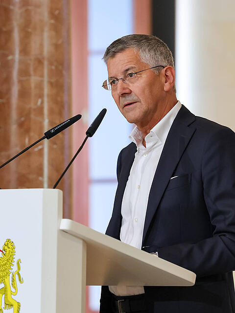 Politische Botschaften: Bayern-Pr&auml;sident Herbert Hainer am Mittwoch in der Staatskanzlei.
