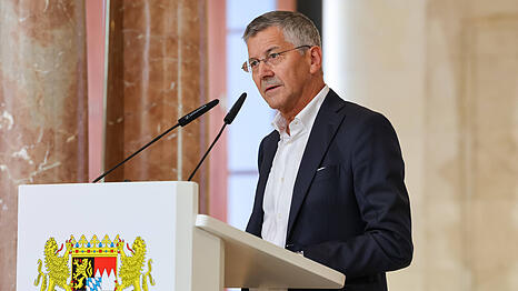 Politische Botschaften: Bayern-Pr&auml;sident Herbert Hainer am Mittwoch in der Staatskanzlei.