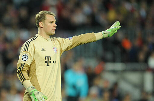MANUEL NEUER: Note 3. Geschickter Zeitschinder bei Abstößen. Unkonventionelle Abwehr vom Pedro-Schuss (24.). Kann seinen Vorderleuten einen ausgeben, die kaum etwas anbrennen ließen.