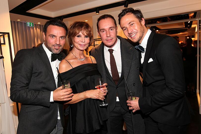 Marion Heinrich mit den "Heart"-Besitzern Ayhan Durak, Daniel Laurent und Nikias Hofmann (v.l.)