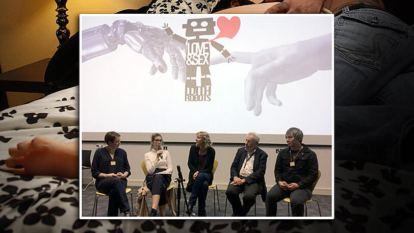Fragerunde mit Rednern auf dem zweiten Internationalen Kongress zum Thema "Liebe und Sex mit Robotern"