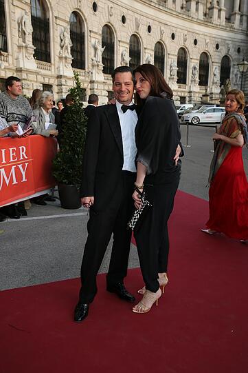 Fritz Karl mit Freundin Elena Uhlig