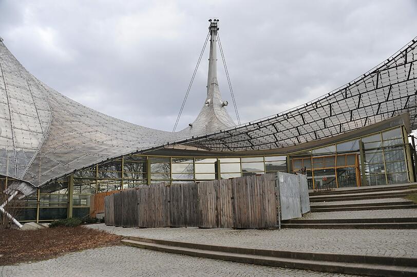 Olympiapark wird saniert. Das ist auch nötig, wie diese Bilder zeigen.