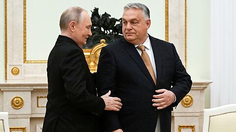 Kremlchef Wladimir Putin l&auml;sst auf Bitte des ungarischen Ministerpr&auml;sidenten Viktor Orban zwei Kriegsgefangene frei. (Archivbild)