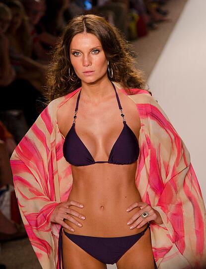Ein klassische Bikini-Modell mit viel Wirkung! Hier wagt man(n) gerne auch einen zweiten Blick.