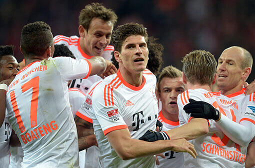 Jubel nach dem 1:0 der Bayern durch Mario Gomez.