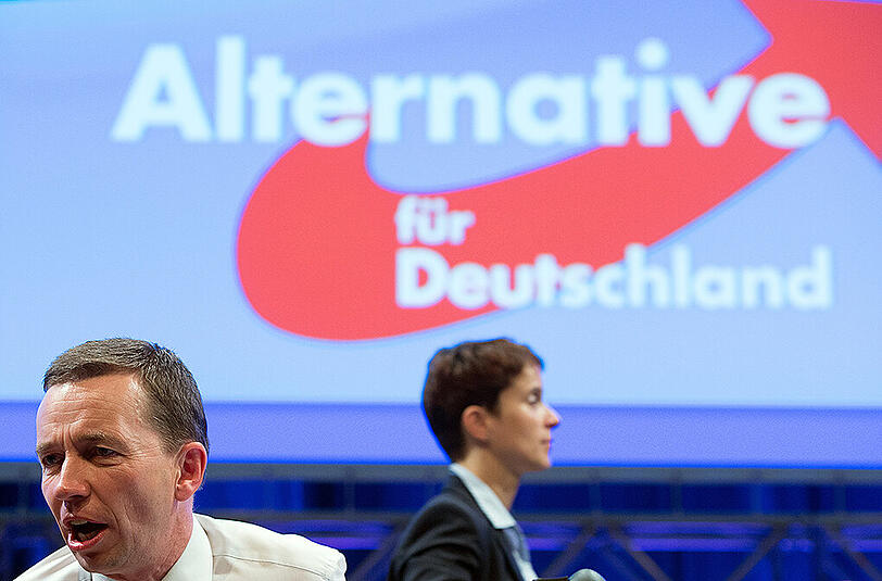 Frauke Petry findet Bernd Luckes Rückzug konsequent. Die Wähler strafen die Partei dafür ab.
