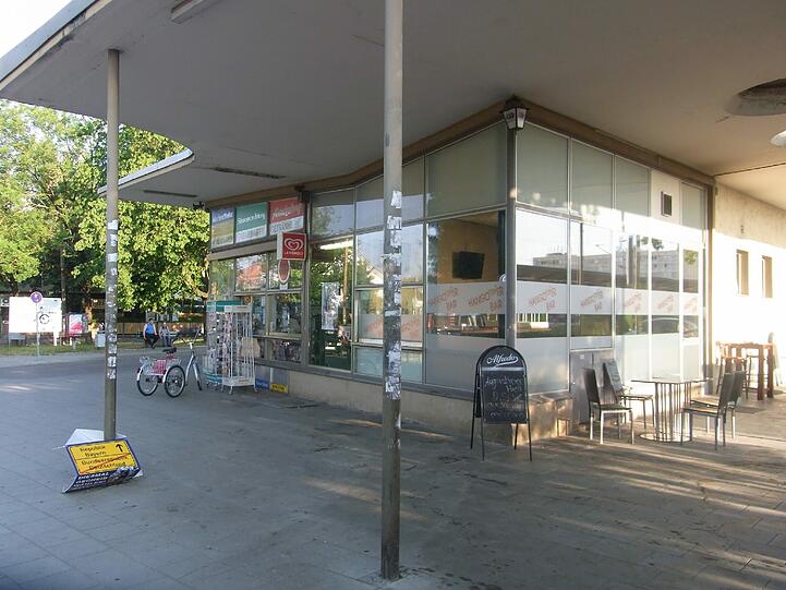 Wird abgerissen: Der Kiosk am Oertelplatz.