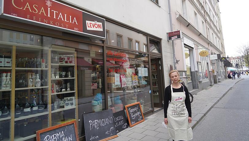 Kämpft um ihr Geschäft, trotz massiver Umsatzeinbrüche: Casa-Italia-Chefin Valentina Bekech in der Westenriederstraße. Kämpft um ihr Geschäft, trotz massiver Umsatzeinbrüche: Casa-Italia-Chefin Valentina Bekech in der Westenriederstraße.