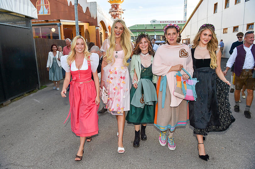 Valentina Ruckle (Wiesn-Playmate 2026), Victoria Jancke, Joyce Ilg, Elena Uhlig und Julia Haupt Valentina Ruckle (Wiesn-Playmate 2026), Victoria Jancke, Joyce Ilg, Elena Uhlig und Julia Haupt