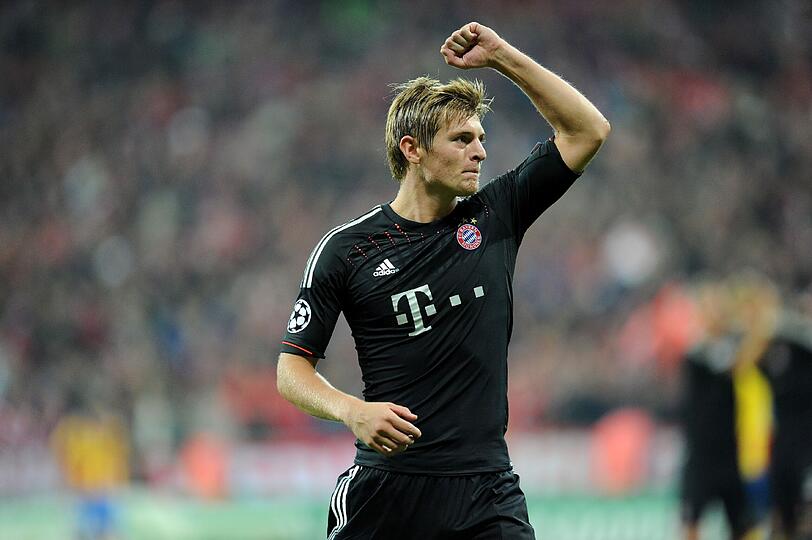 07.11.2012: 6:1 gegen OSC Lille - Gruppenphase Die Torfolge:
1:0 Schweinsteiger (5., direkter Freistoß, Rechtsschuss)
2:0 Pizarro (18., Rechtsschuss, Ribery)
3:0 Robben (23., direkter Freistoß, Linksschuss)
4:0 Pizarro (28., Rechtsschuss, Lahm)
5:0 Pizarro (33., Kopfball, Lahm)
5:1 Kalou (58., Linksschuss)
6:1 T. Kroos (66., Rechtsschuss, Lahm)