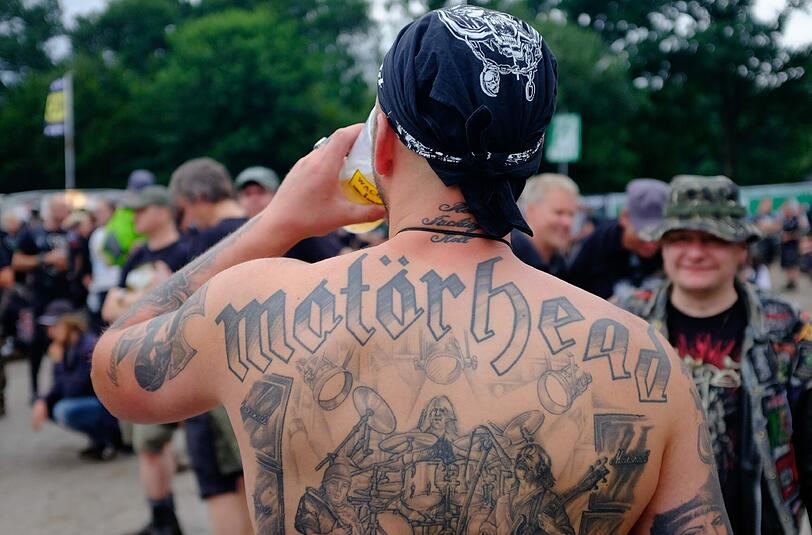 Wahre Liebe geht unter die Haut. Nachdem Motörhead-Sänger Lemmy Kilmister leider letzten Dezember verstorben ist, gabs ihm zu Ehren am Donnerstag die "Night to Remember".