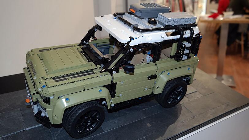 Wenn die Wartezeit zu lang wird: der neue Defender als Lego-Modell.