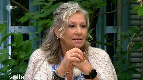 Schlagerstar Claudia Jung hat sich im ZDF-Magazin "Volle Kanne" zum Tod ihres Mannes Anfang des Jahres ge&auml;u&szlig;ert.