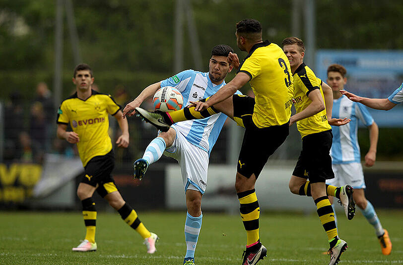 Enttäuschung pur: Borussia Dortmund beendete die Titelträume der U19-Löwen in letzter Minute. Die Bilder vom Spiel.
