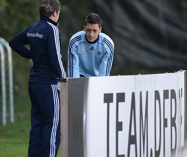 Am Freitag warten Giovanni Trappatoni und seine Iren auf die DFB-Kicker. Sehen Sie hier die aktuellen Bilder vom Training der Nationalelf.