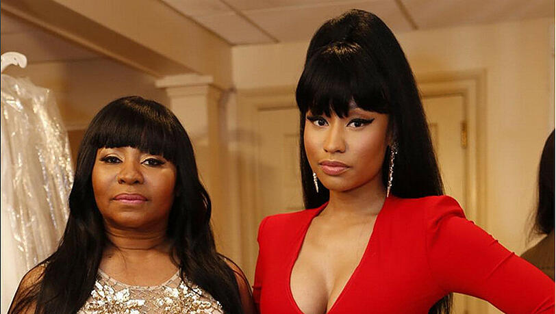 Minaj und ihre Mutter bei der Hochzeit ihres Bruders Minaj und ihre Mutter bei der Hochzeit ihres Bruders