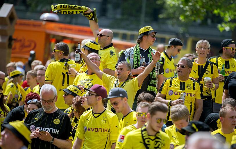 Vor dem DFB-Pokalfinale ist die Berliner Innenstadt von Dortmund und Bayern-Fans belagert. Die Bilder!