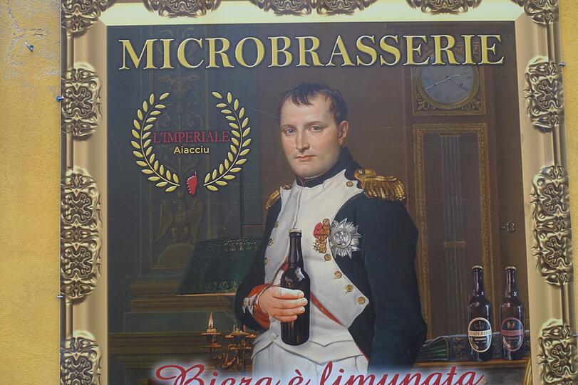 Napoleon ist als Werbeträger in Ajaccio allgegenwärtig.