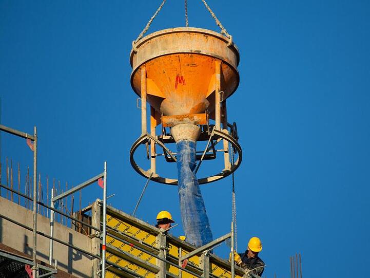 Neben der Dienstleistungsbranche und dem privaten Konsum bleibt die Baubranche in Deutschland Konjunkturstütze und Jobmotor.