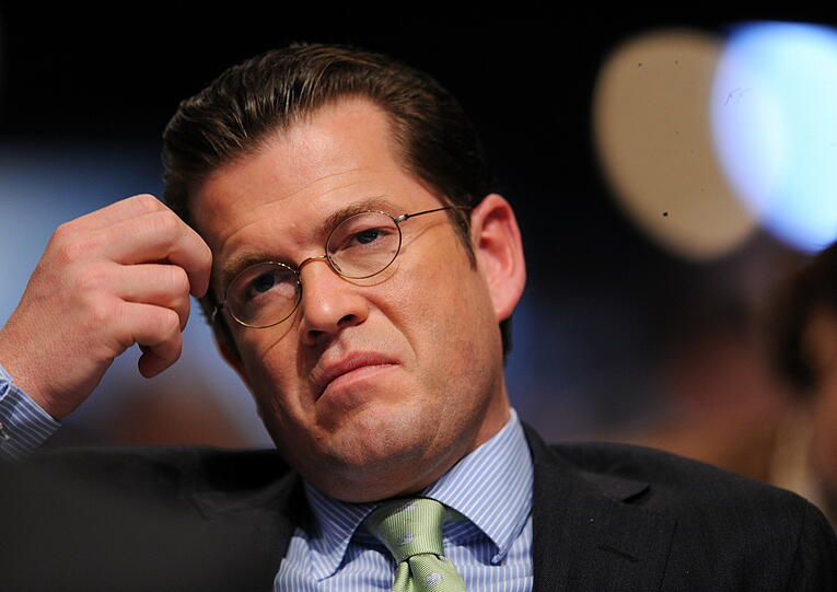 Karl-Theodor zu Guttenberg: Hat er Teile seiner Dissertation abgeschrieben?