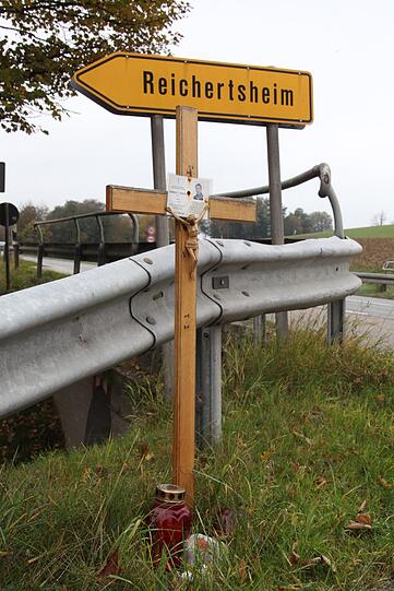 Am Unfallort erinnert ein Kreuz an Herbert Vollmeier