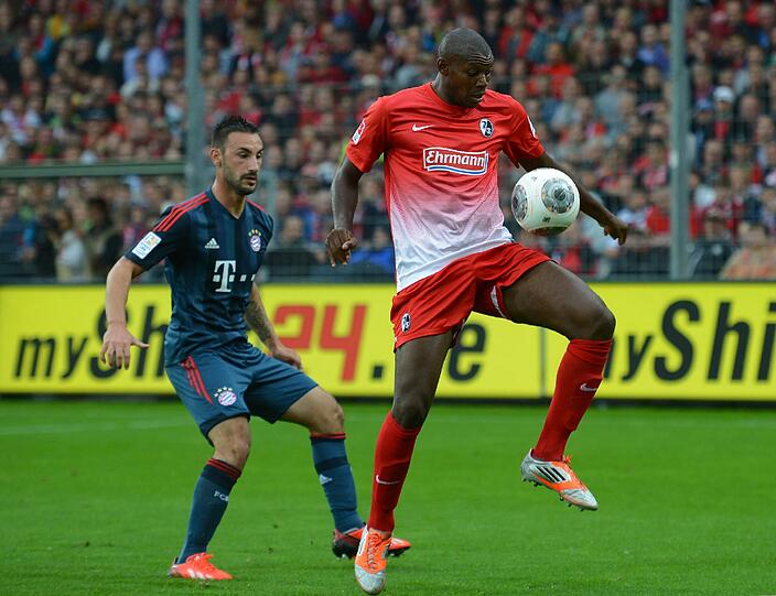 DIEGO CONTENTO, Note 5: Bekam Mitte Halbzeit eins Nachhilfe an der Seitenlinie von Pep. Danach stand er defensiv etwas besser. Nach vorne kam jedoch nichts.