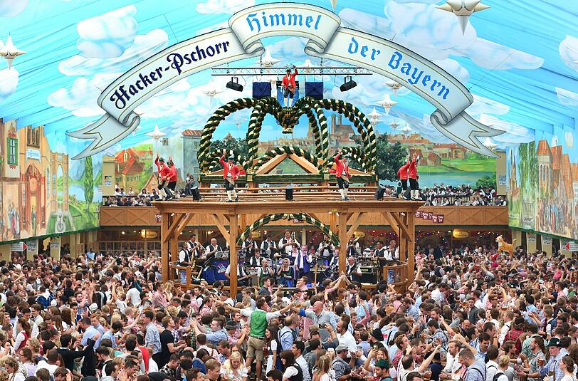 2015 scheint es noch keine klaren Anwärter auf den offiziellen Wiesn-Hit zu geben.