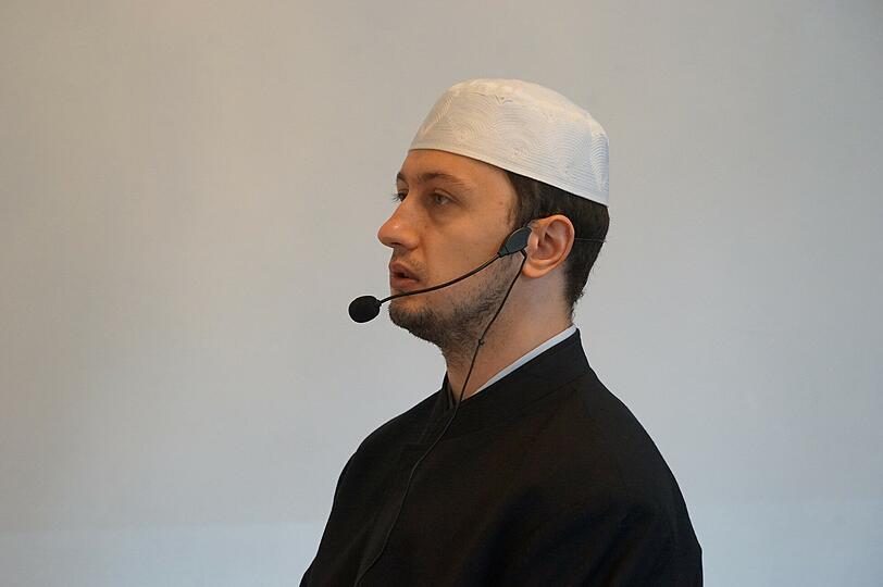 Imam Belmin Mehic beim Gebet