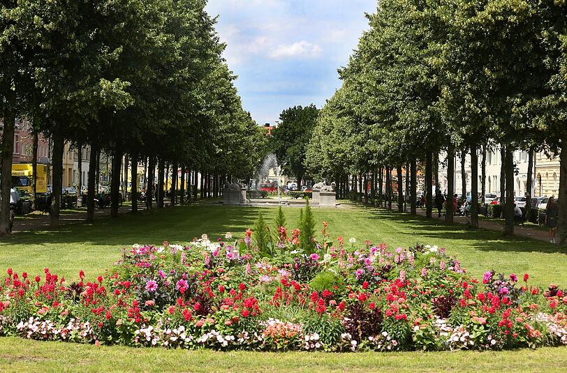 Ein wahres Blumenmeer: der rausgeputzte Bordeauxplatz.
