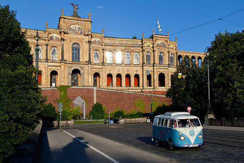 Dinieren und dabei Geschäftspartner kennenlernen. Beim Xing-Event im Maximilianeum ging's gar köngilich zu.