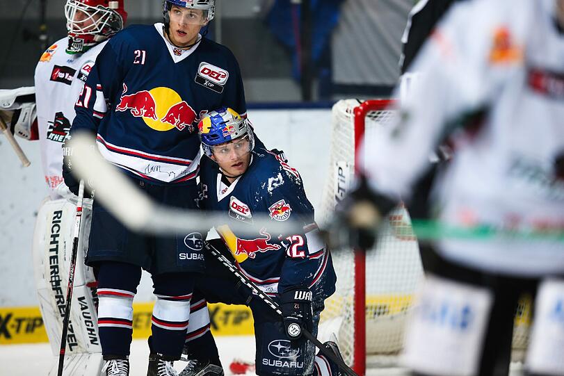 Pleite gegen Augsburg: Die EHCler Dominik Kahun (l.) und Mads Christensen.