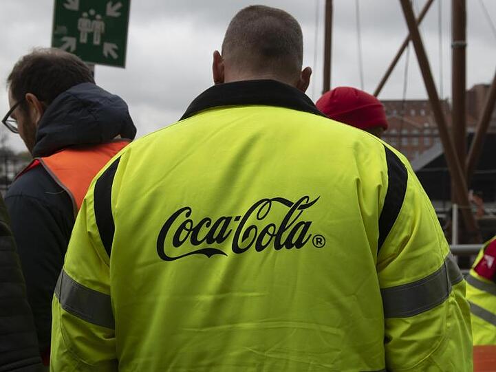 In den vergangenen Wochen hatte es Warnstreiks an Coca-Cola-Standorten gegeben - wie hier in Berlin.