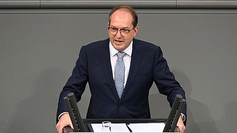 Innenminister Dobrindt warnt vor Anreizen für illegale Migration.