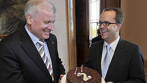Für den Schwarzen gibt&rsquo;s schwarze Torte vom Roten.