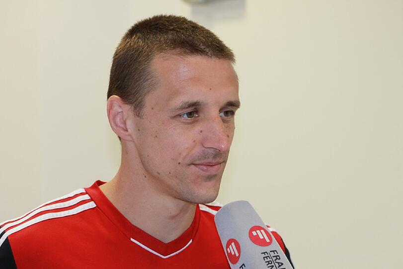 Timmy Simons wird neben Berkay Dabanli die Innenverteidigung stellen.