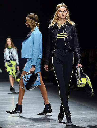 Kaum eine Show wurde so heiß erwartet, wie die von Versace. Die Bilder.